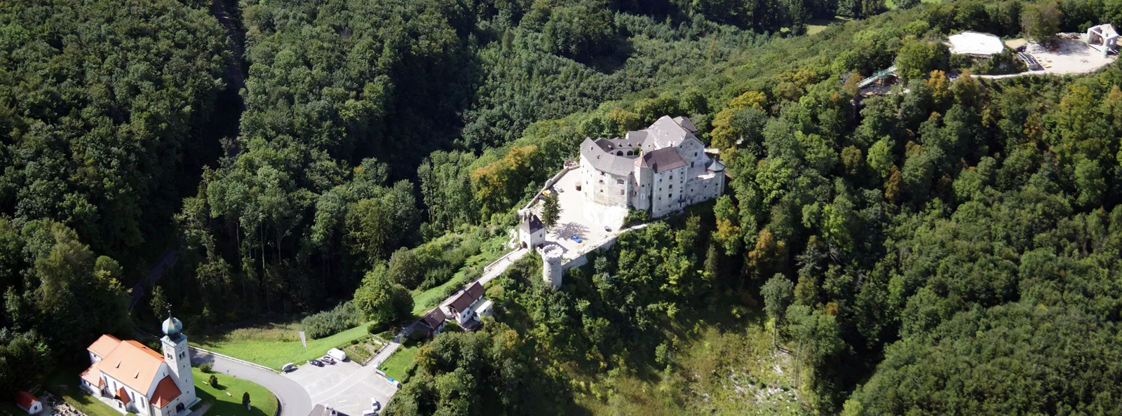 Hubschrauberflug zur Burg Plankenstein