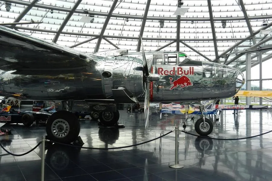 Helikopterflug zum Red Bull Hangar-7 – Bild 5