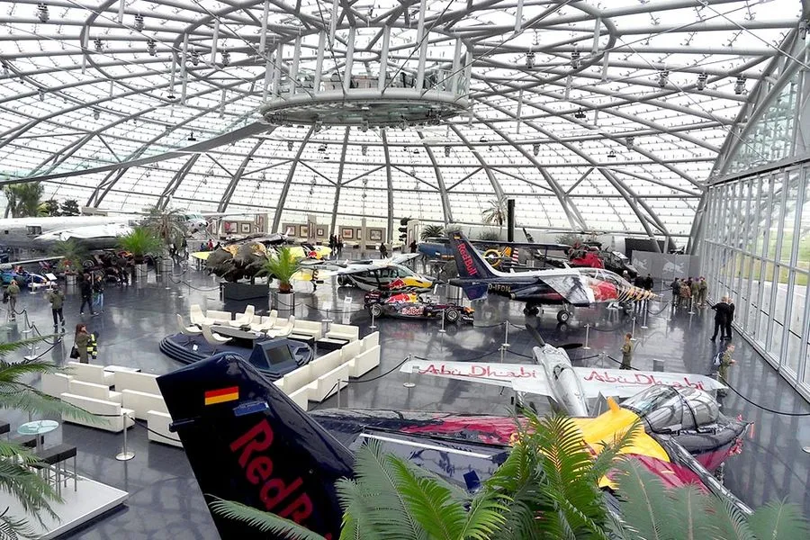 Helikopterflug zum Red Bull Hangar-7 – Bild 2